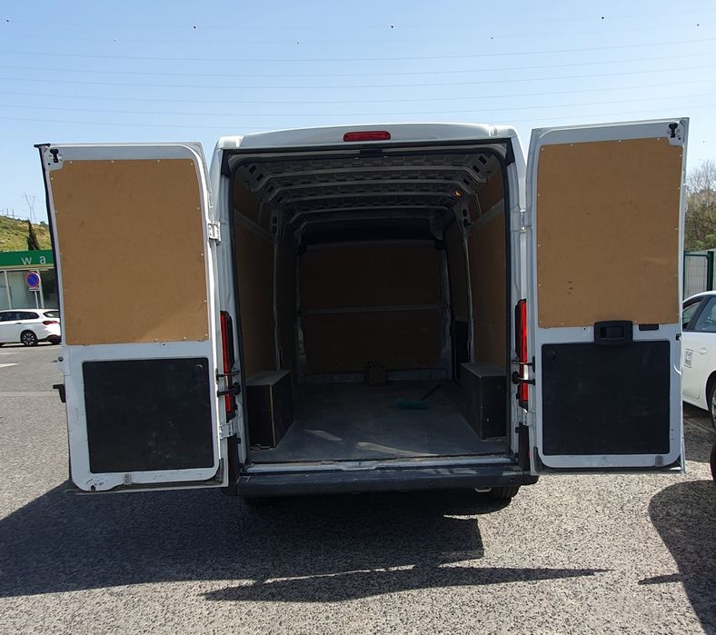 CARRINHAS de caixa fechada e de caixa aberta com e sem ajudantes