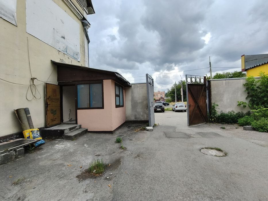 Продаж 6 метрів, окремий вхід під майстерню, кавярню