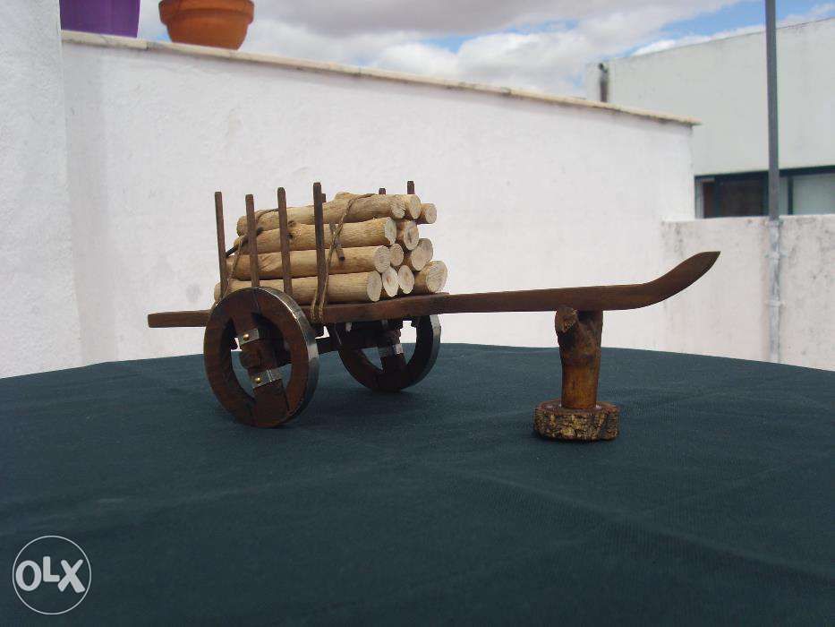 Réplicas de carros de bois em madeira artesanais
