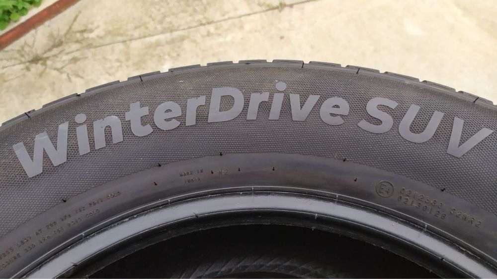 Продам зимову гуму 235 65 R17