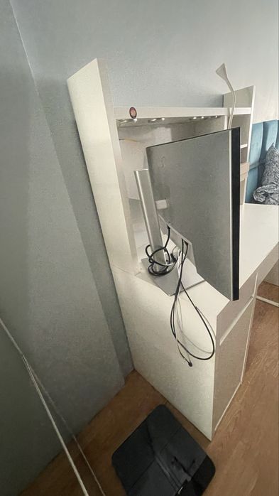 Biurko ikea MICKE ,kolor  biały, 105x50 cm