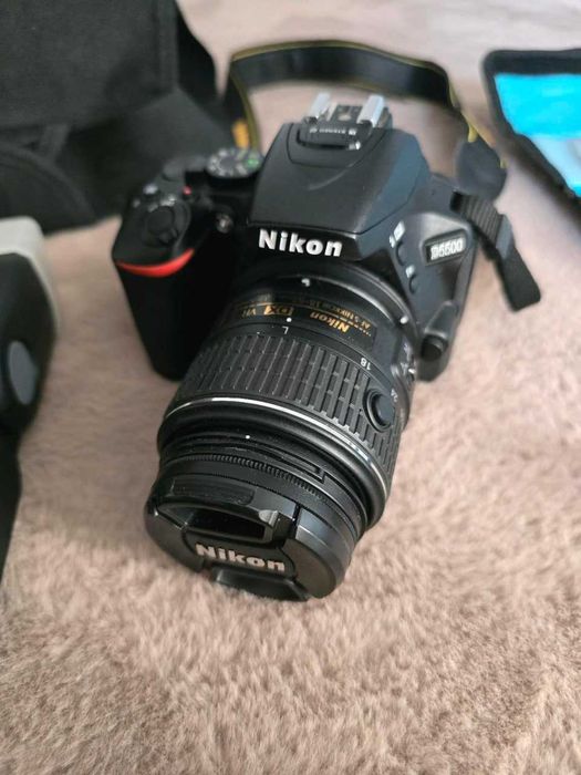 Nikon D5500 Wi-Fi + akcesoria
