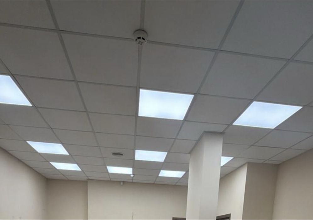 Армстронг панелі і лампи