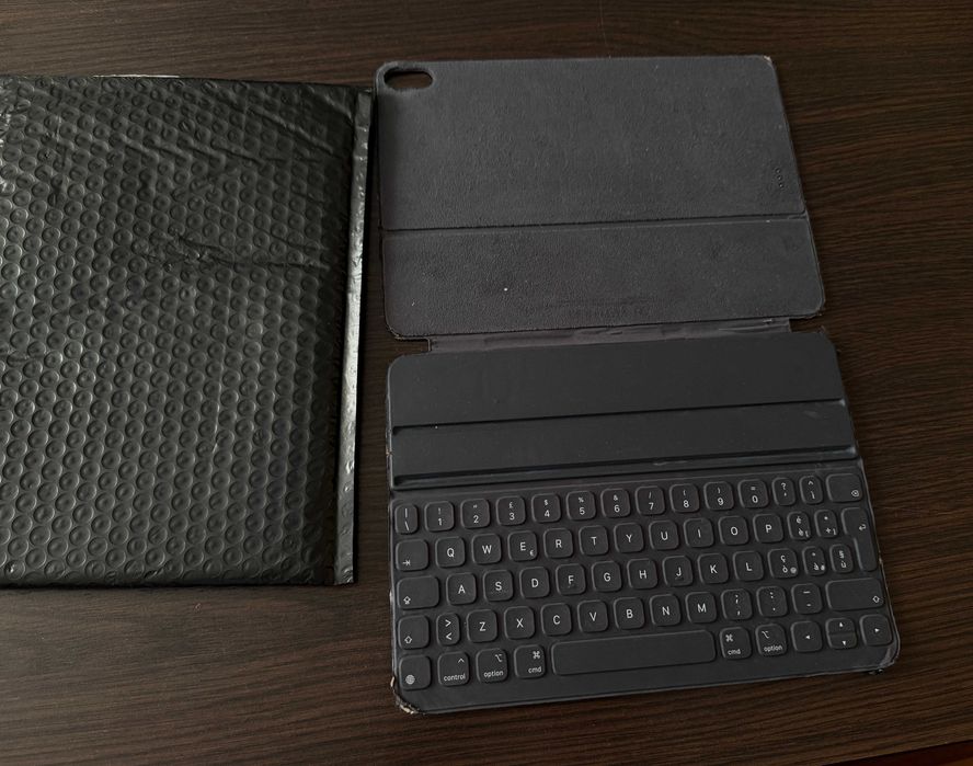 Apple Smart Keyboard Folio 11-inch iPad Pro & Air - Model A2038