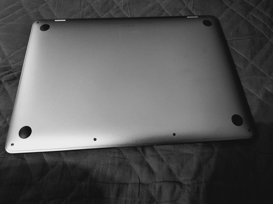 MacBook Pro 13" M1 | 16GB RAM | 256GB SSD | Tylko 132 cykle baterii! | BOX
