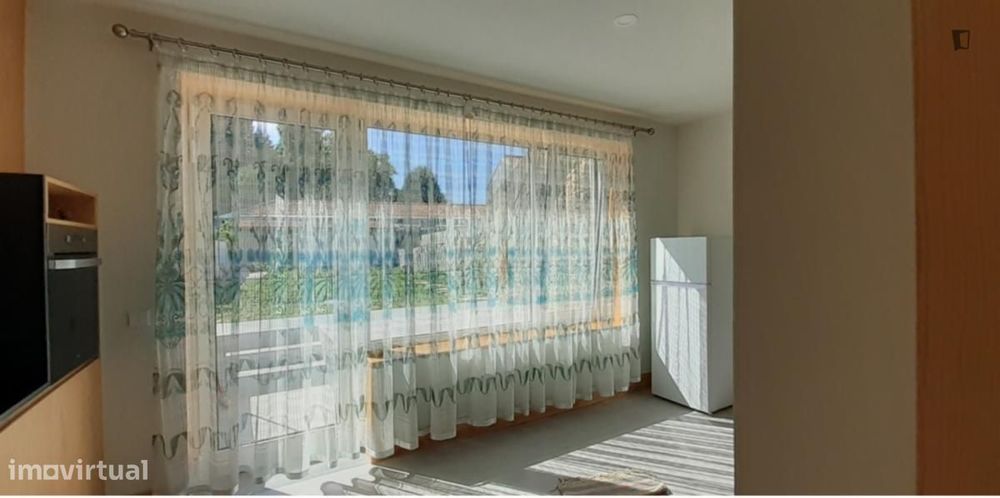 Quarto - localizado em Mafamude Porto