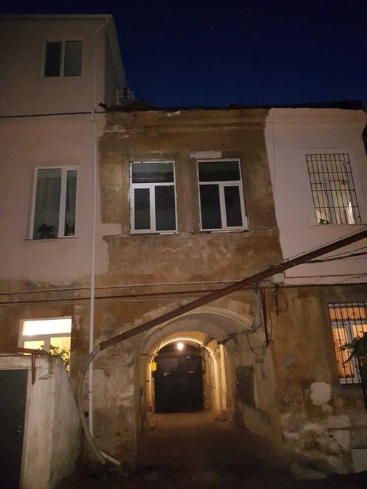 Комната в коммуналке с одним соседом