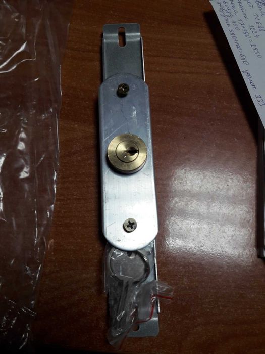 Роллетные замки, замки для роллет, роллеты замок 2 видов.