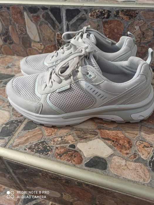 Кросівки жіночі нові