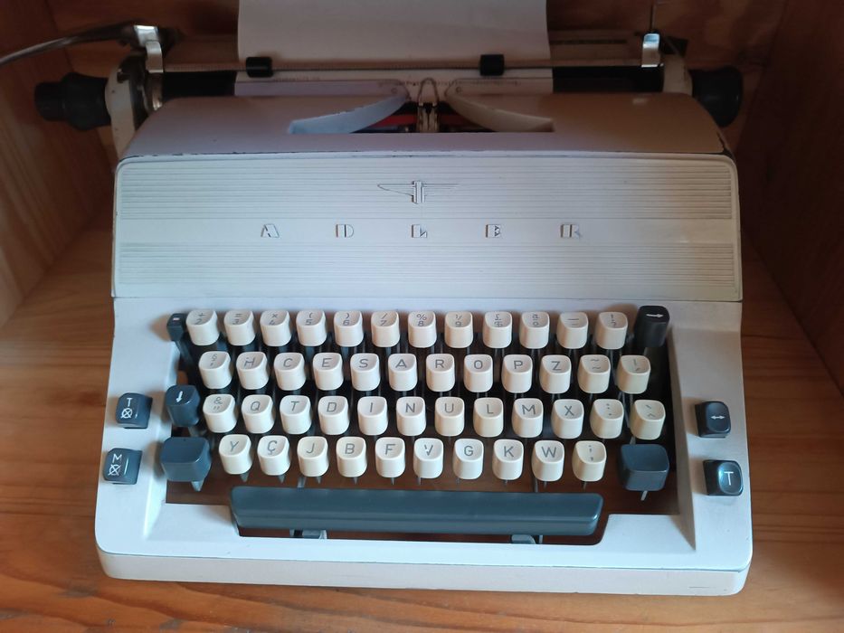 Máquina de escrever Adler special