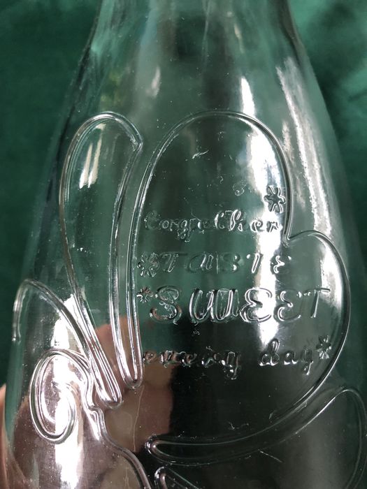 Szklana karafka na lemoniadę