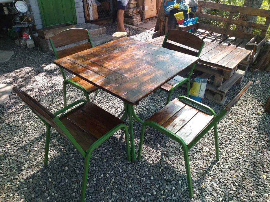 Продам стіл та 4 стільця. Гарний стан 4500