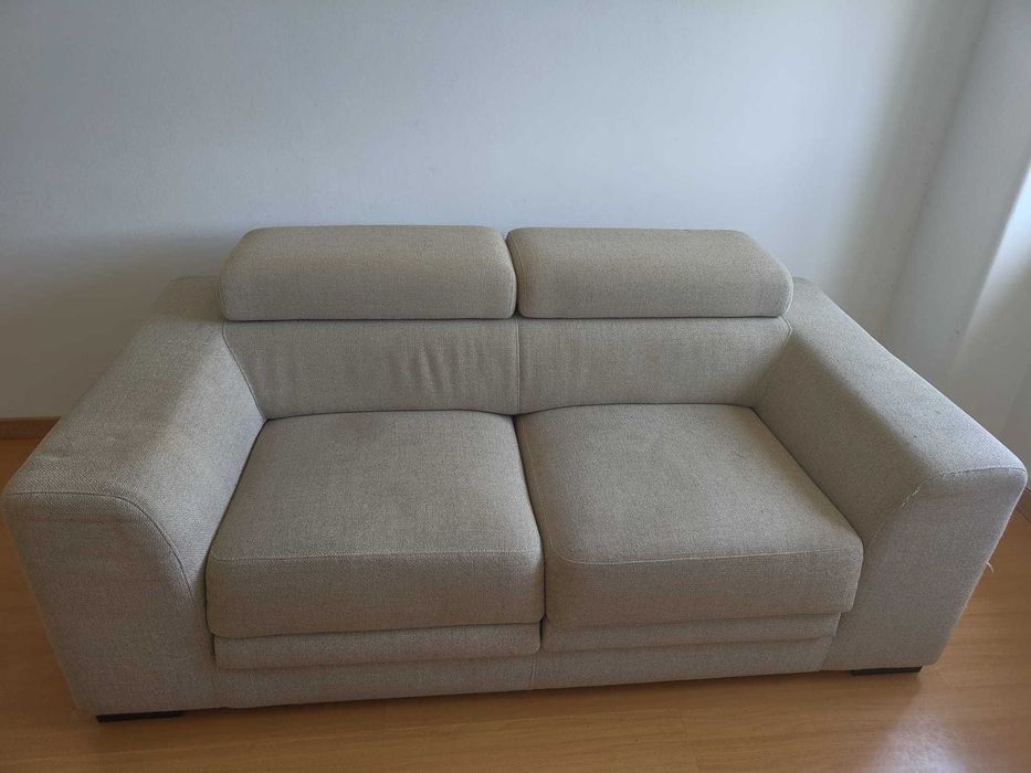 Sofá de 2 lugares moderno