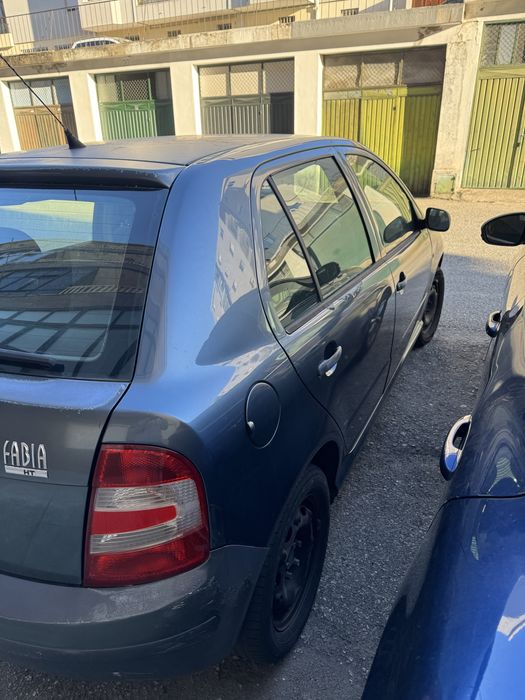 Skoda Fabia carro como novo