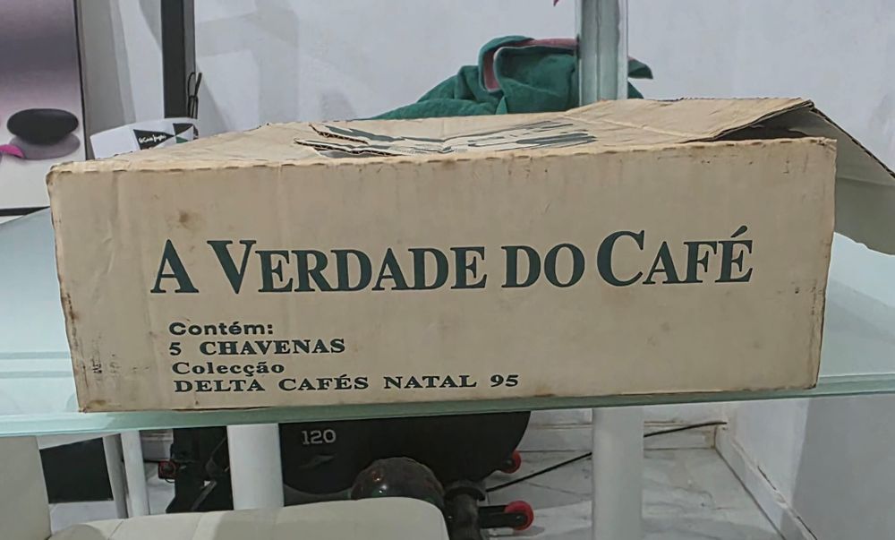 Conjunto de Chávenas Antigas