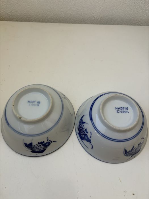 Taça de porcelana chinesa azul e branca antiga