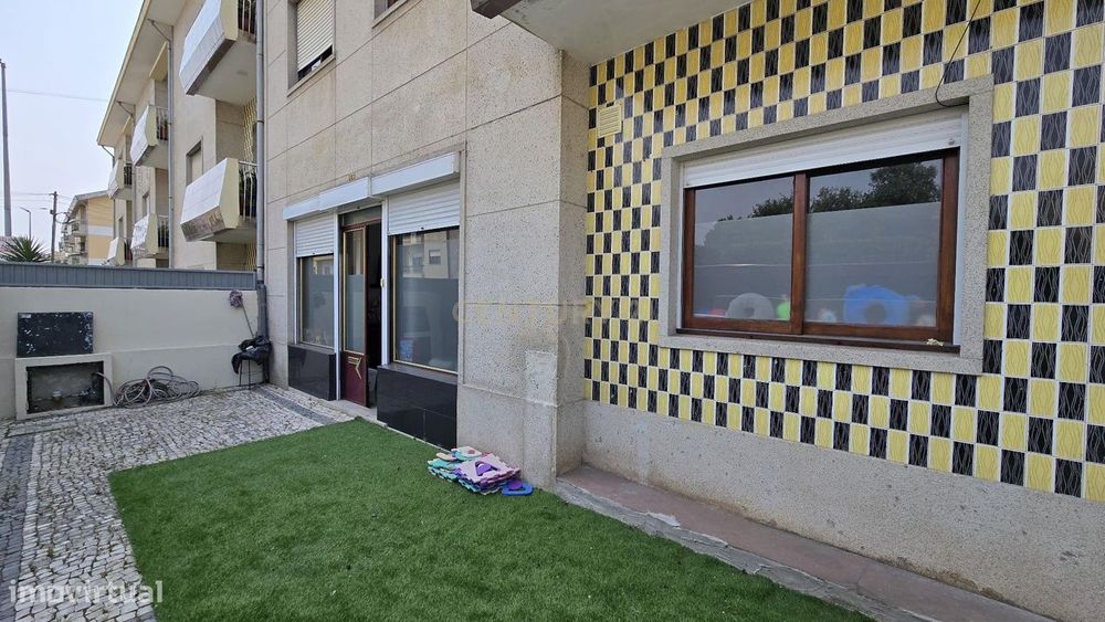 Apartamento T1 com Terraço e Garagem em Gondomar
