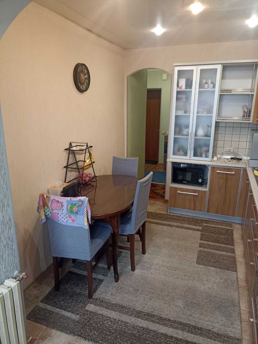 Видова 2х квартира, р-н Славутич-арени.