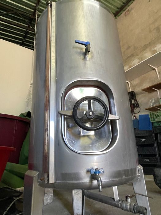 3 cubas Inox para vinho para venda