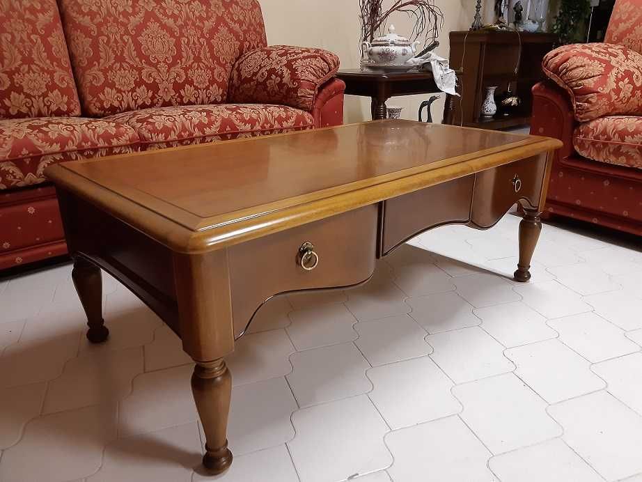 Mesa de centro com gaveta
