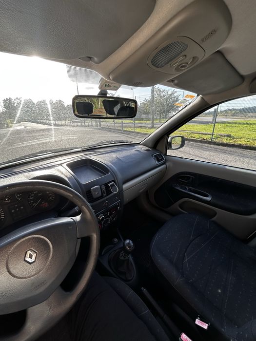 Renault Clio 1.6 Gasolina – 5 Portas – 2001 – Económico e Fiável