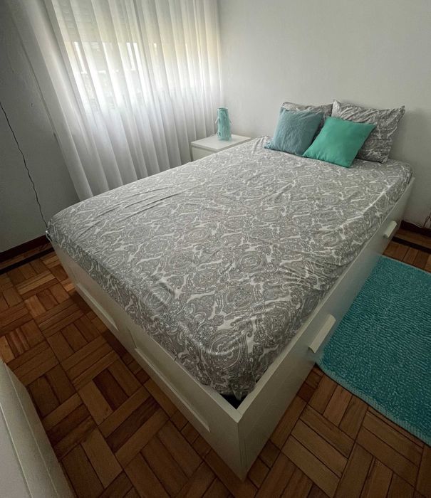 Cama casal com estrado e colchão