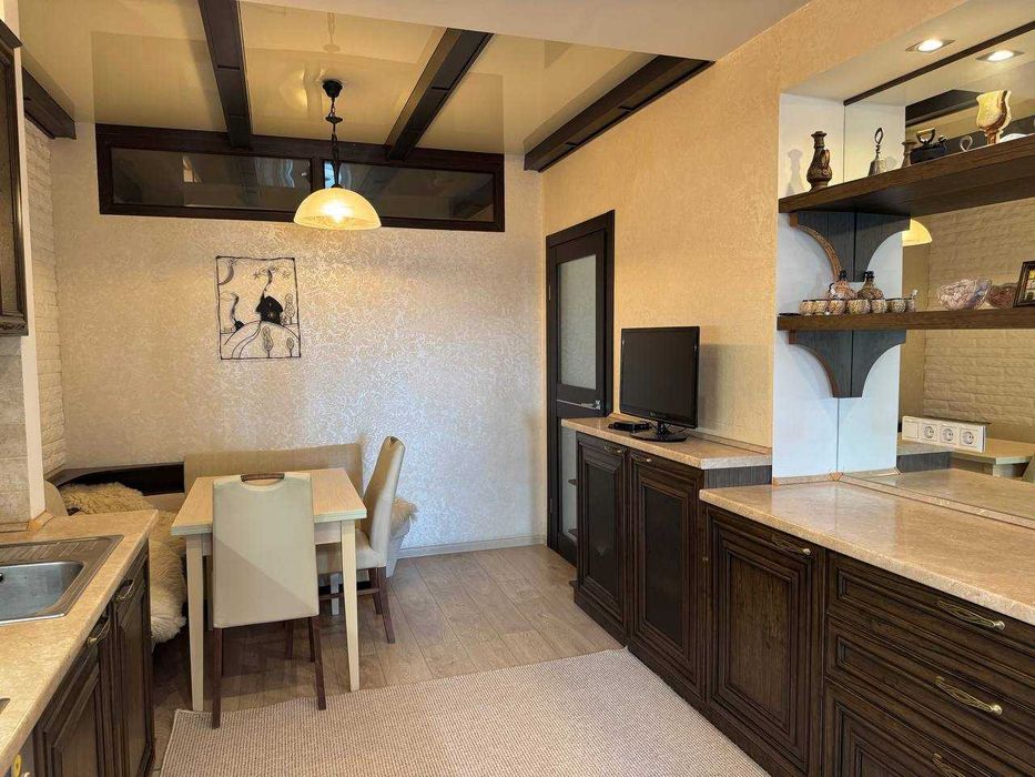 Продам 2-кімн.квартиру 85 м.Лобановського4В,Олександрівський.Генератор