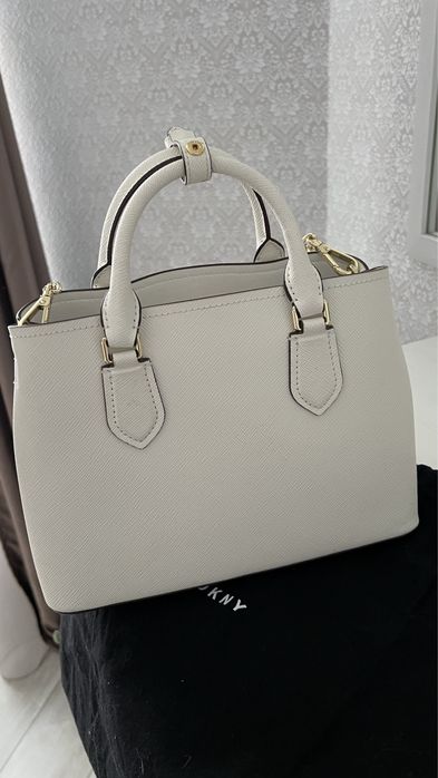 Сумка шкіряна Donna Karan DKNY біла