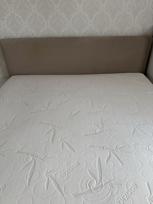 Łóżko do sypialni z materacem 180x200