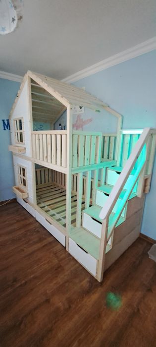 Łóżko piętrowe domek drewniane +kolor + LED RGB