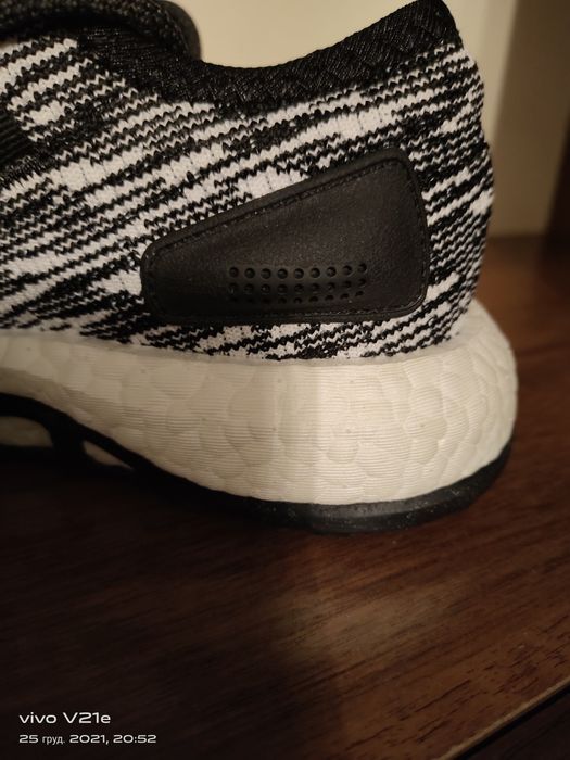 Продам кросівки adidas