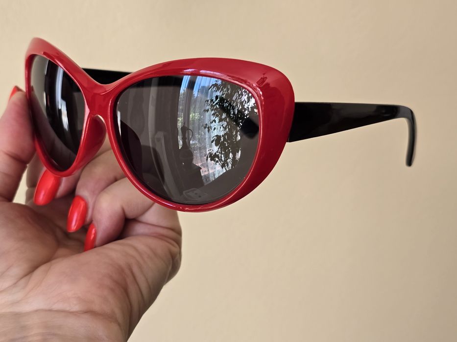 Okulary przeciwsłoneczne, czerwono-czarne kocie oczy