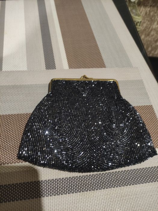 Продам косметичку из бисера