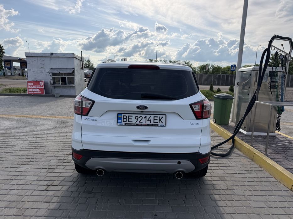 ford kuga паркетник