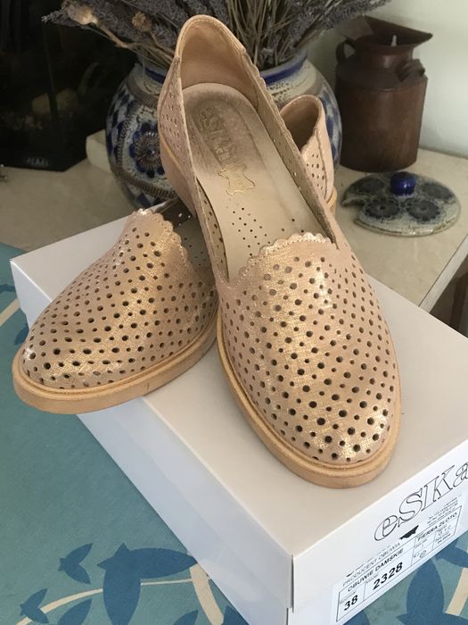 Ażurowe skórzane mokasyny złote eska 38