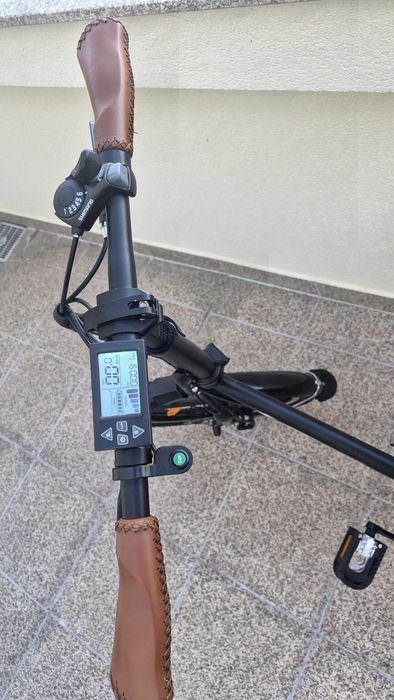 Vendo bicicleta elétrica dobravel com tudo funcionando, acompanha carregador para carregar a bateria, pouco usada