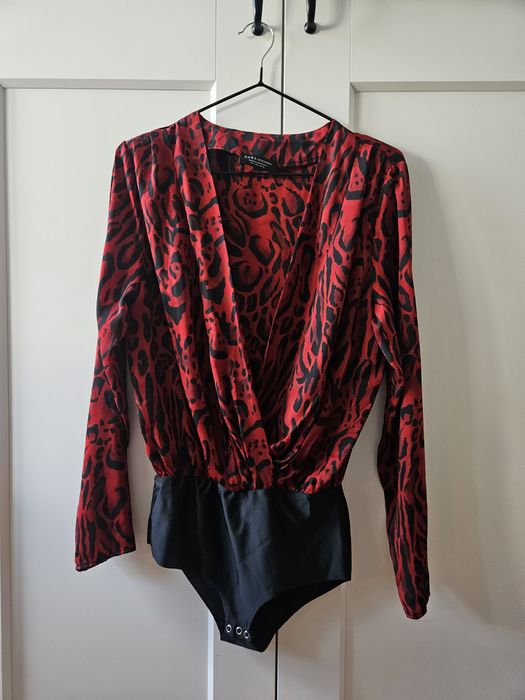 Czerwono-czarne body Zara w panterkę