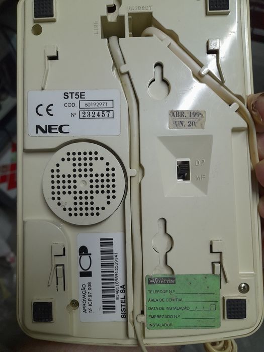 Telefone fixo antigo