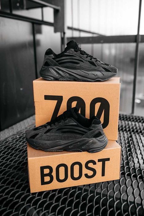 Кросівки Adidas Yeezy Boost 700 V2 Premium Black