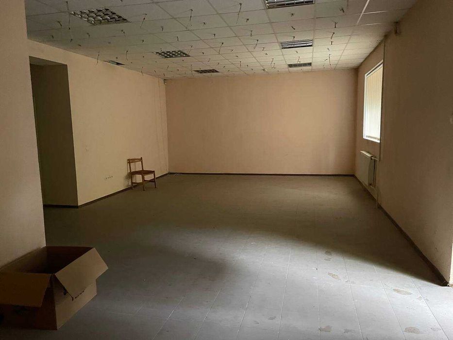 Продається приміщення магазину разом з 3-к квартирою, район Сєдова.