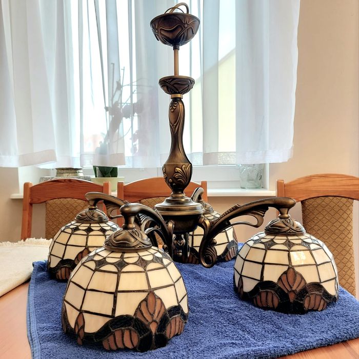 Żyrandol witrażowy