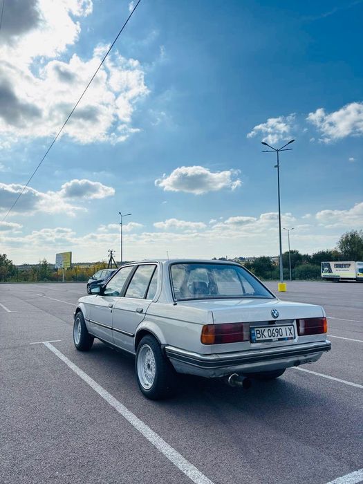 Продам або обміняю BMW E30 318.