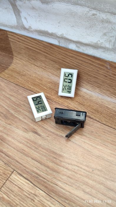 Цифровий термометр, гігрометр (вологомір).