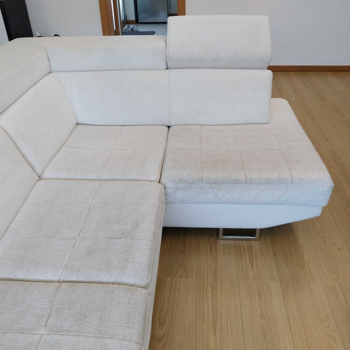 Sofa com chaise long branco
