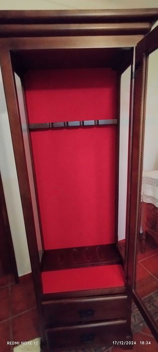 Armeiro com capacidade de 4 armas