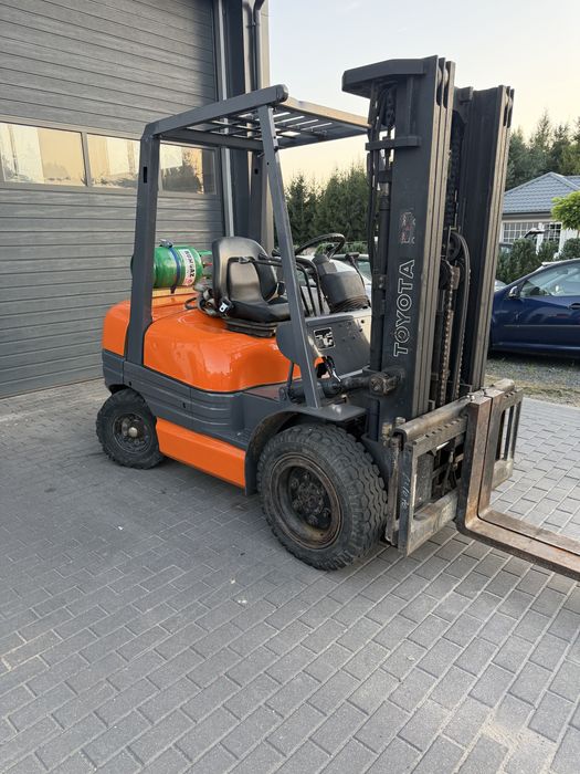Wózek  widłowy Toyota FG 30 GAZ.