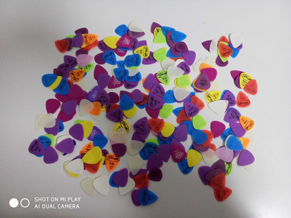 New Guitar Materials – Straps, Handles, Picks, Strings, etc...64751031321346121