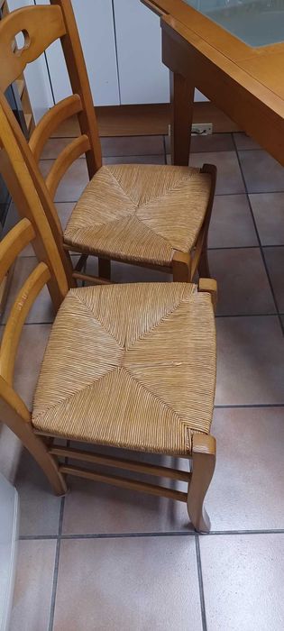 Mesa de cozinha de madeira e vidro com 4 cadeiras