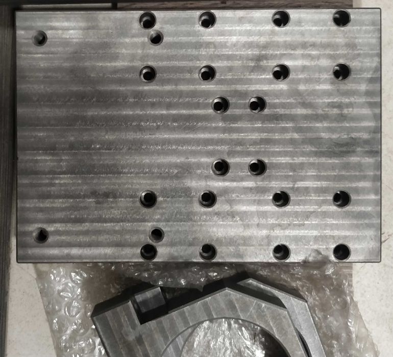 Чугунная станина для  ЧПУ станка .