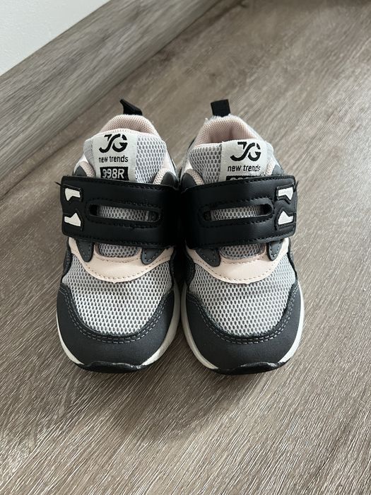 Дитячі кросівки 24р